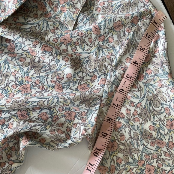 Classic collection blouse button down sizes 10 - Picture 8 of 9